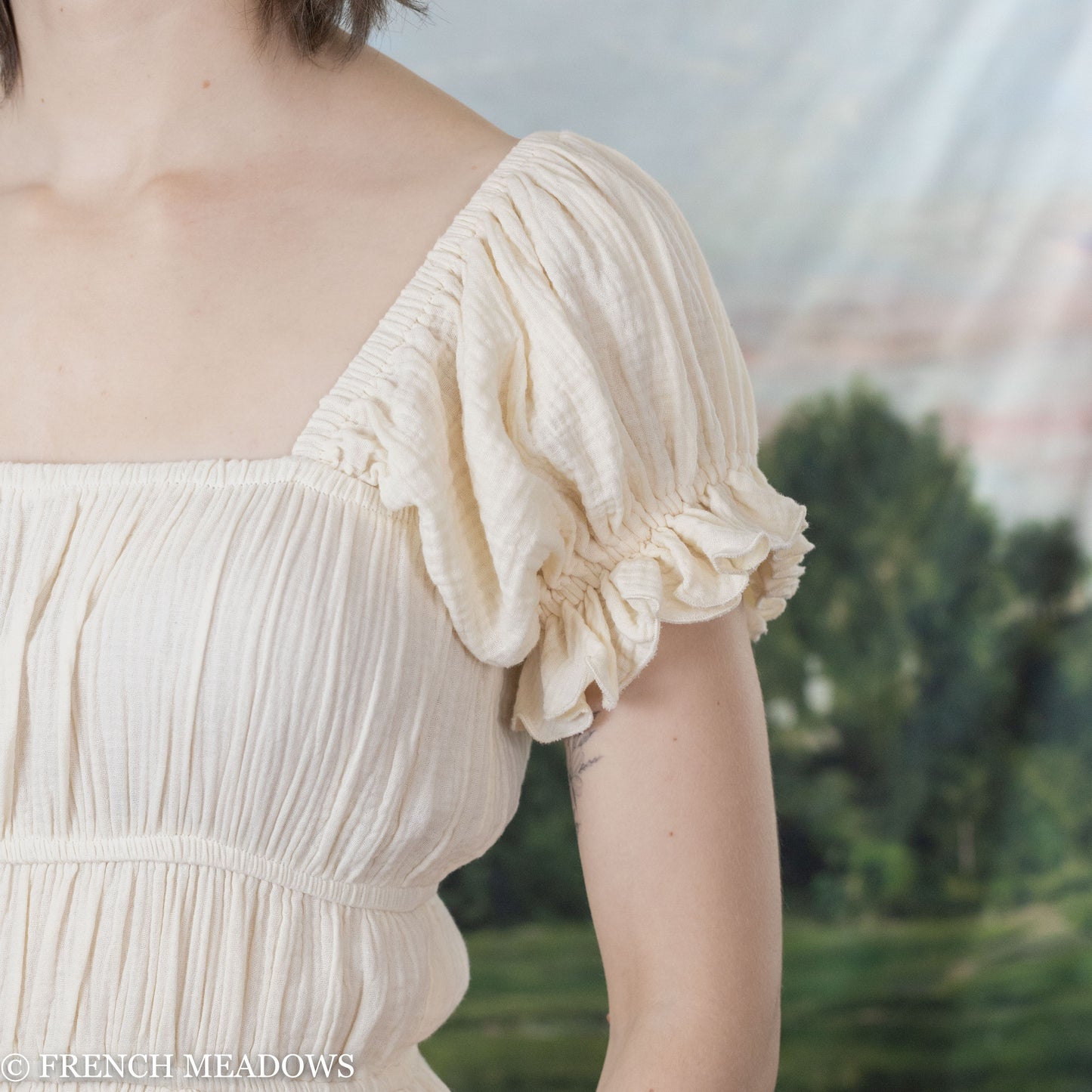 Load image into Gallery viewer, detail view of elasticized puff sleeves on the ivory cotton romantic dress
