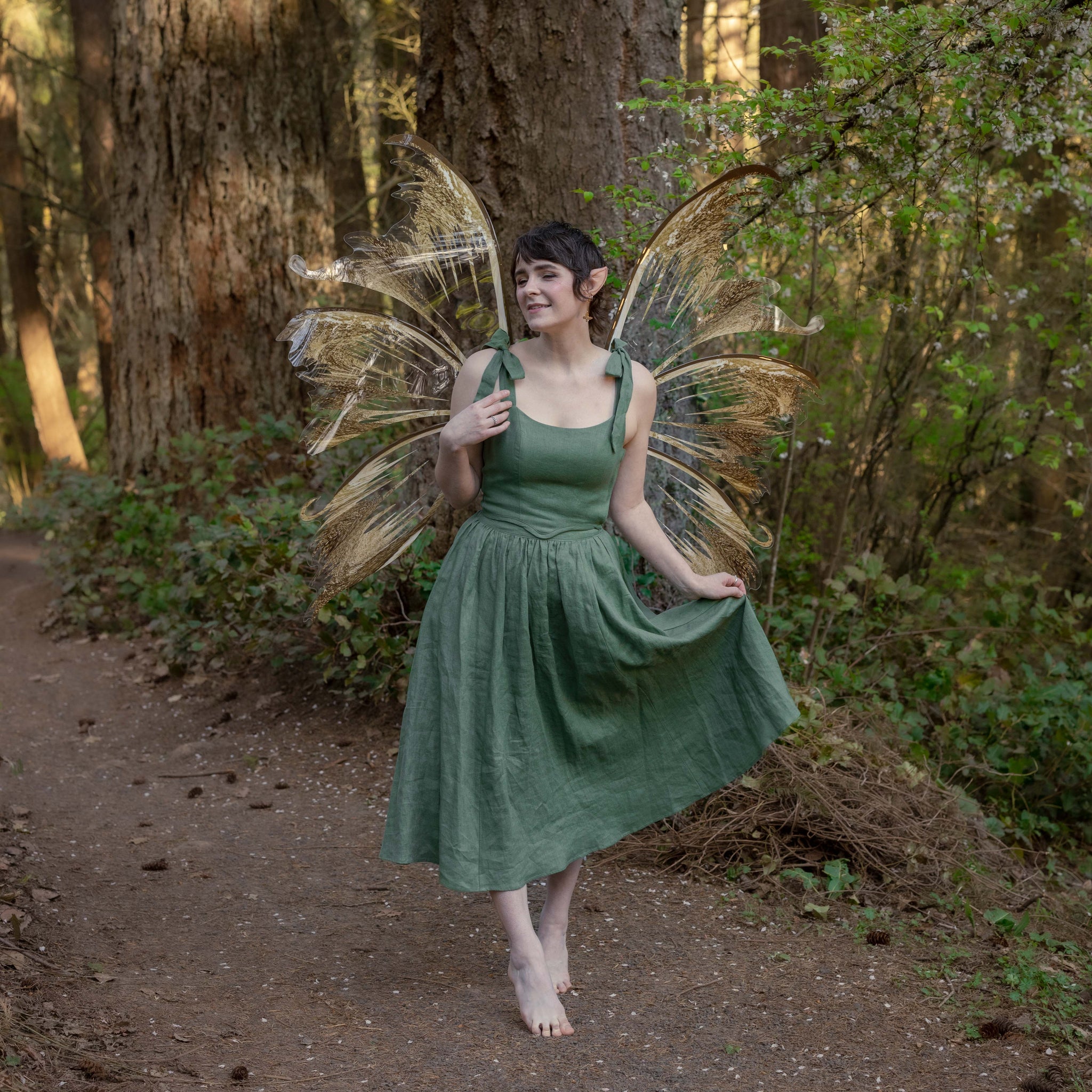 https://www.frenchmeadowscorsets.com/cdn/shop/files/tinkerbellivygreenfloralcorsetdress-7_2048x.jpg?v=1712868342