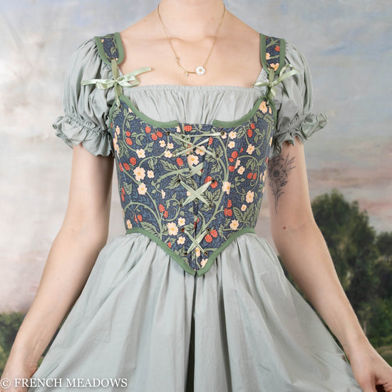 Load image into Gallery viewer, Victorian Raspberries Renaissance Bodice
