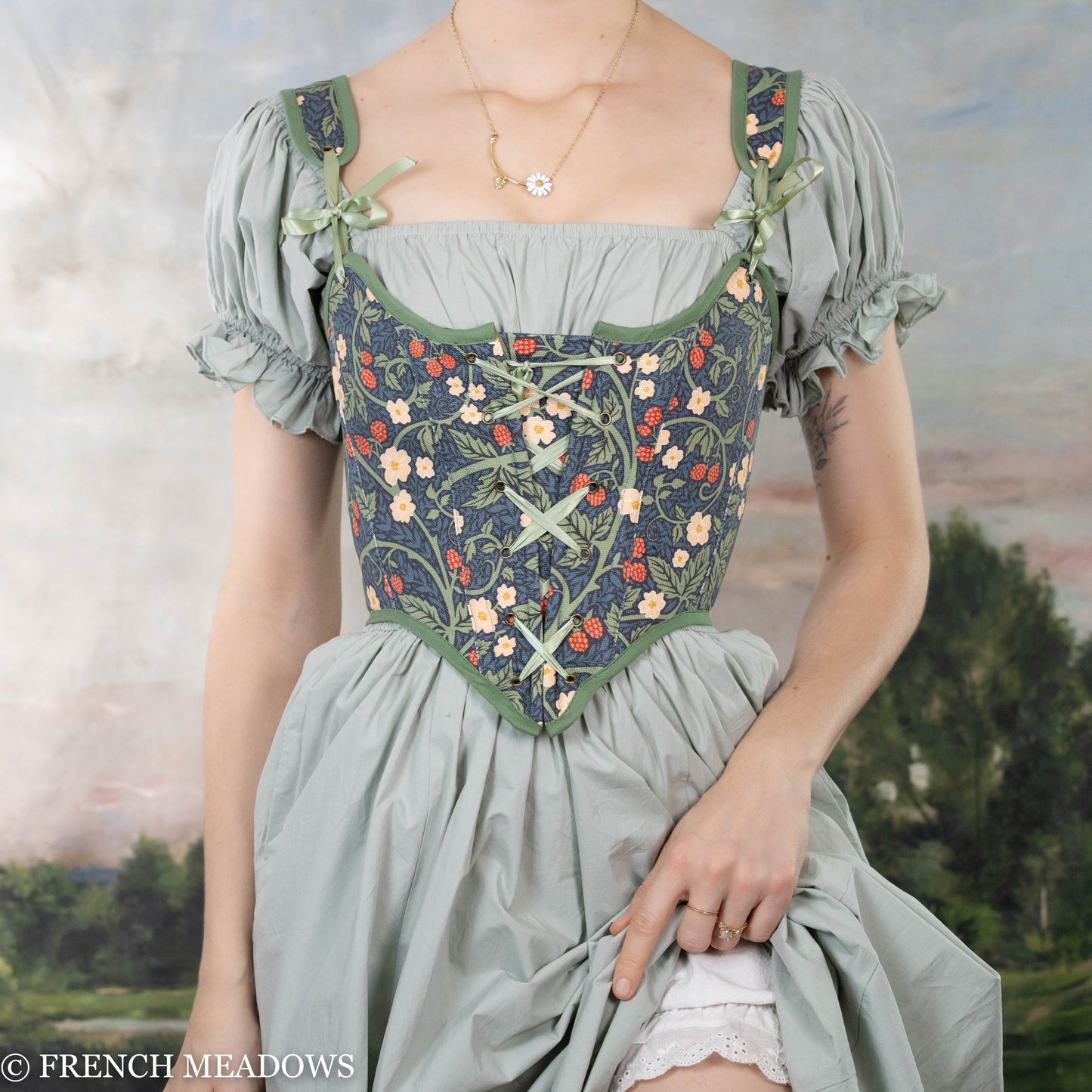 Load image into Gallery viewer, Victorian Raspberries Renaissance Bodice
