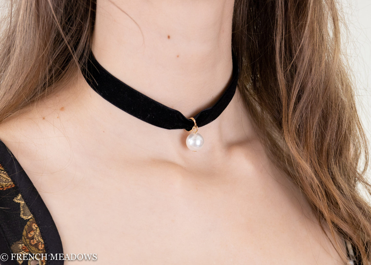 Load image into Gallery viewer, Black Velvet Choker Necklace
